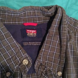 Wrangler long sleeve button down shirt